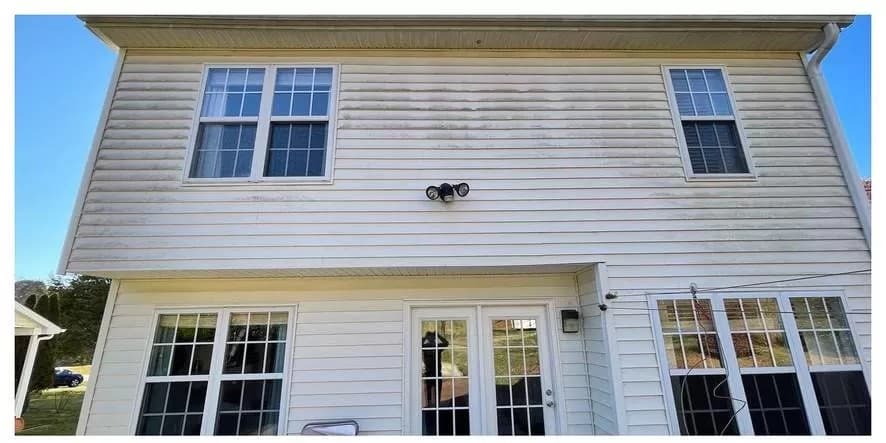 Two-Story Vinyl Siding before cleaning