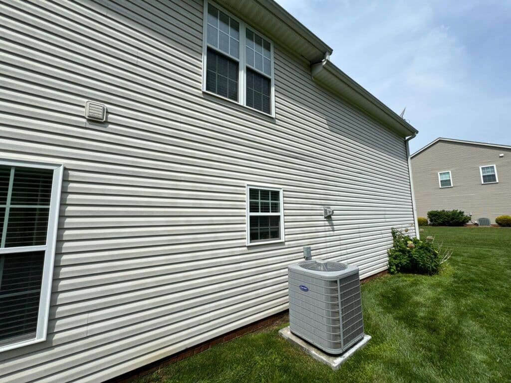 Vinyl siding, streak-free finish