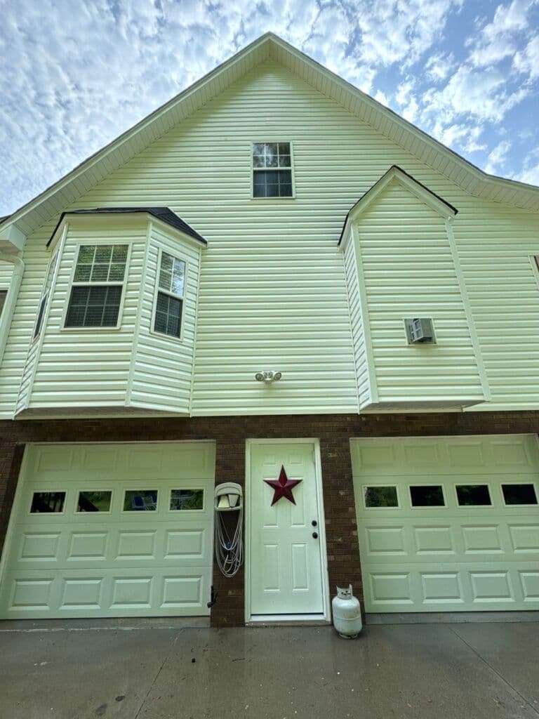 Townhome exterior soft wash